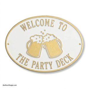 beer-mugs-deck-plaque-white-gold